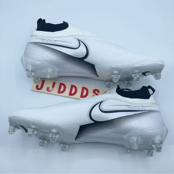 Athletic_Shoes